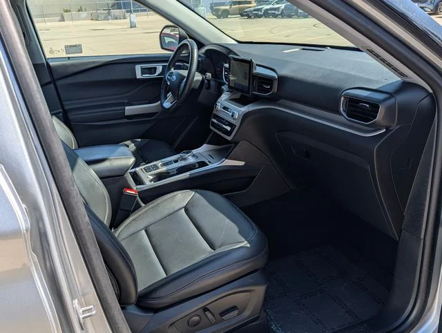 Used 2024 Silver Ford XLT image 9