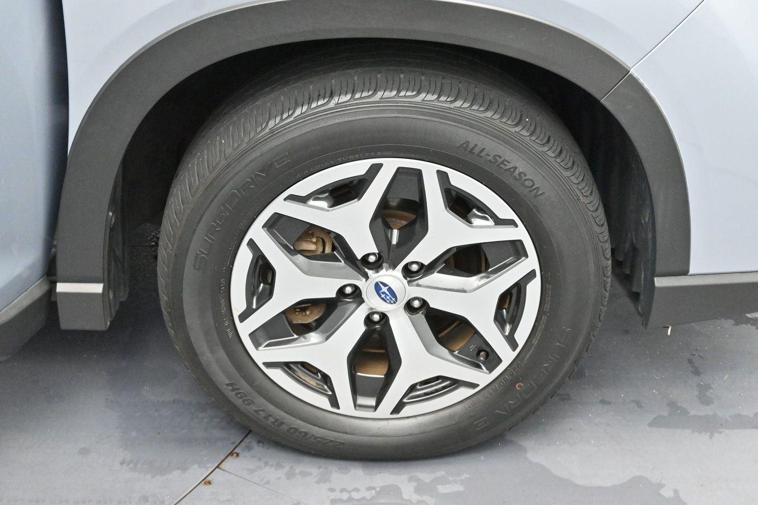 Used 2020 Ice Silver Metallic Subaru Premium image 32