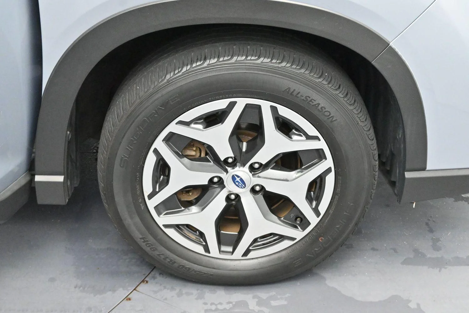 Used 2020 Ice Silver Metallic Subaru Premium image 32