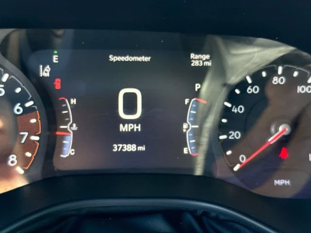 Used 2025 White Jeep Latitude image 38