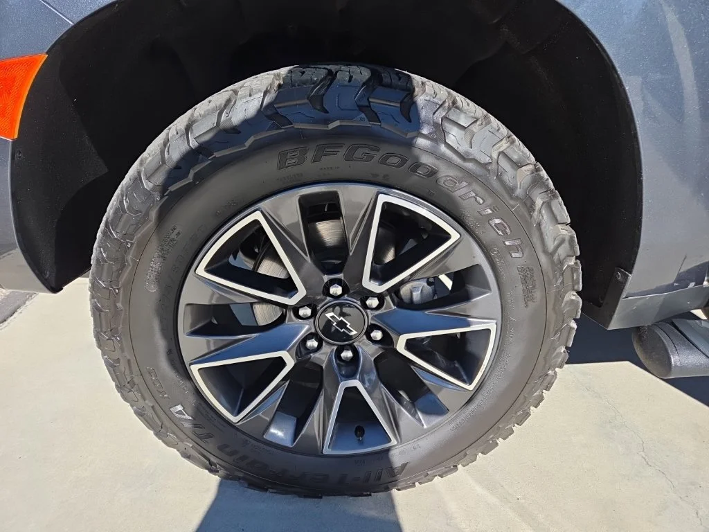 Used 2021 Gray Chevrolet Z71 image 10