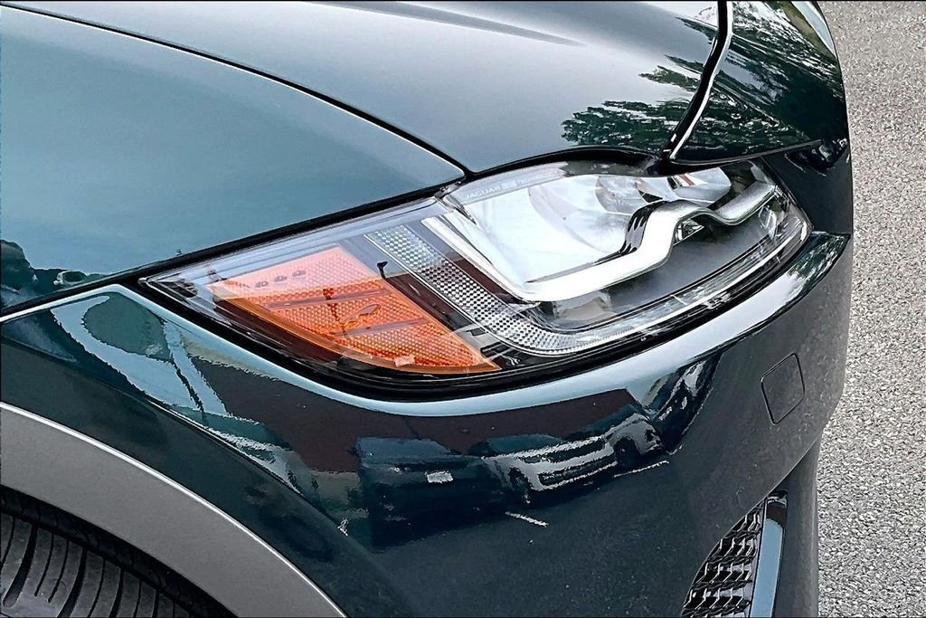 Used 2020 Green Jaguar SVR image 32