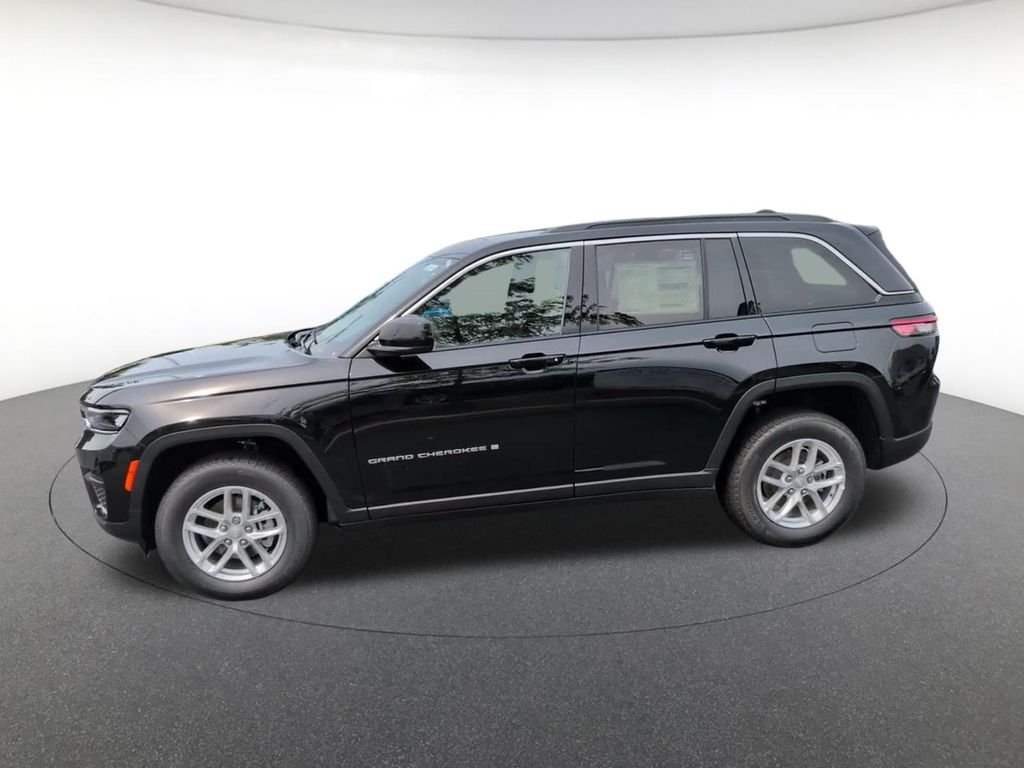 New 2026 Diamond Black Crystal Pearlcoat Jeep Laredo X image 11