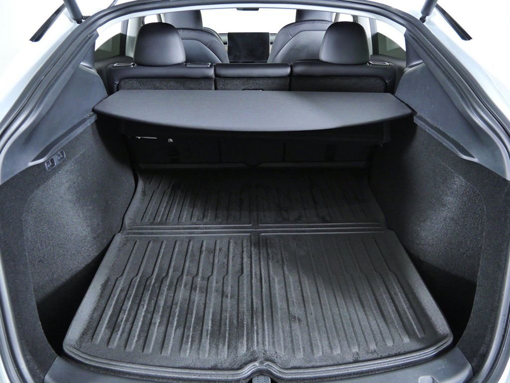 Used 2025  Tesla Long Range image 27