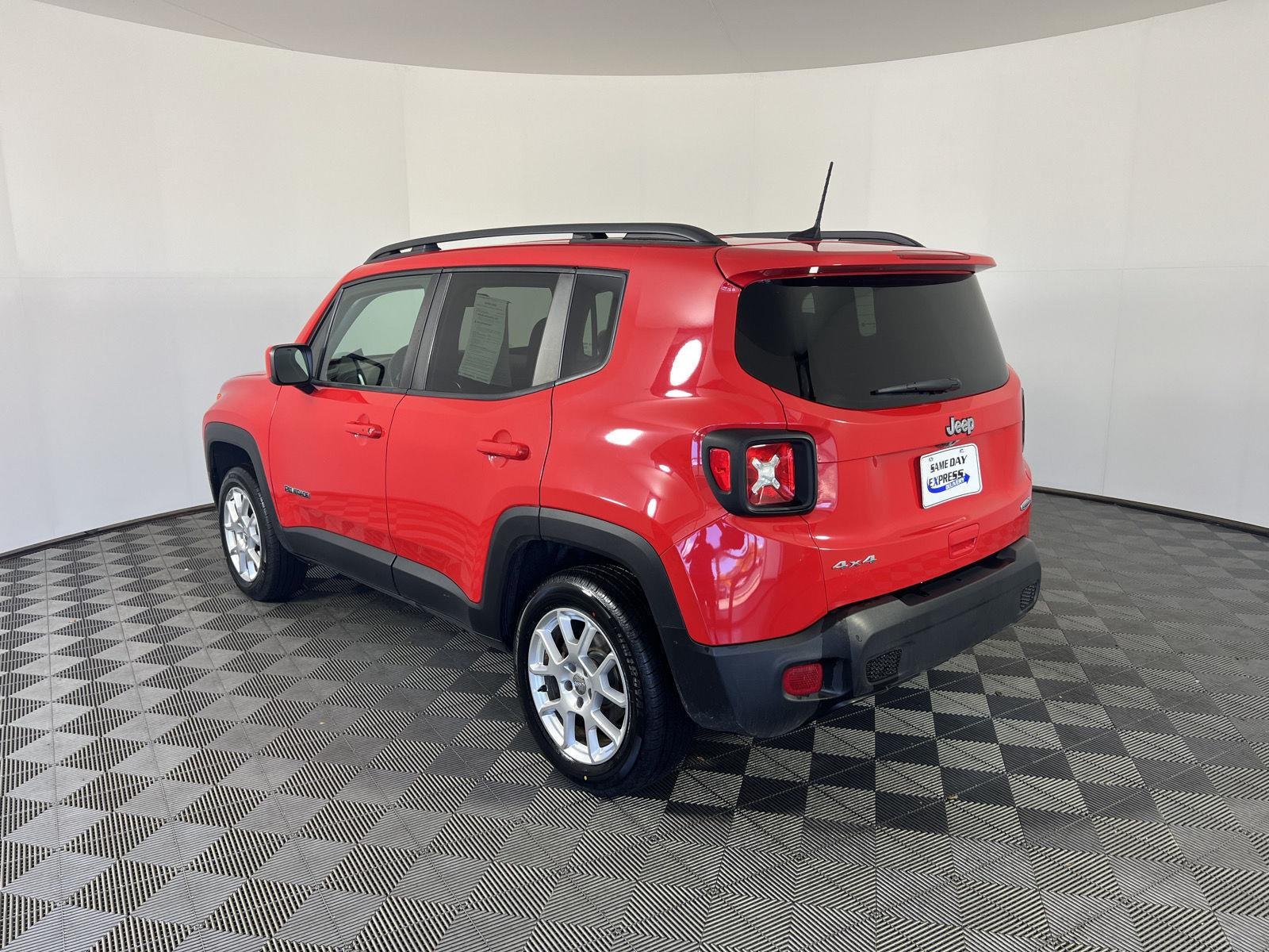 Used 2020 Colorado Red Clearcoat Jeep Latitude image 25