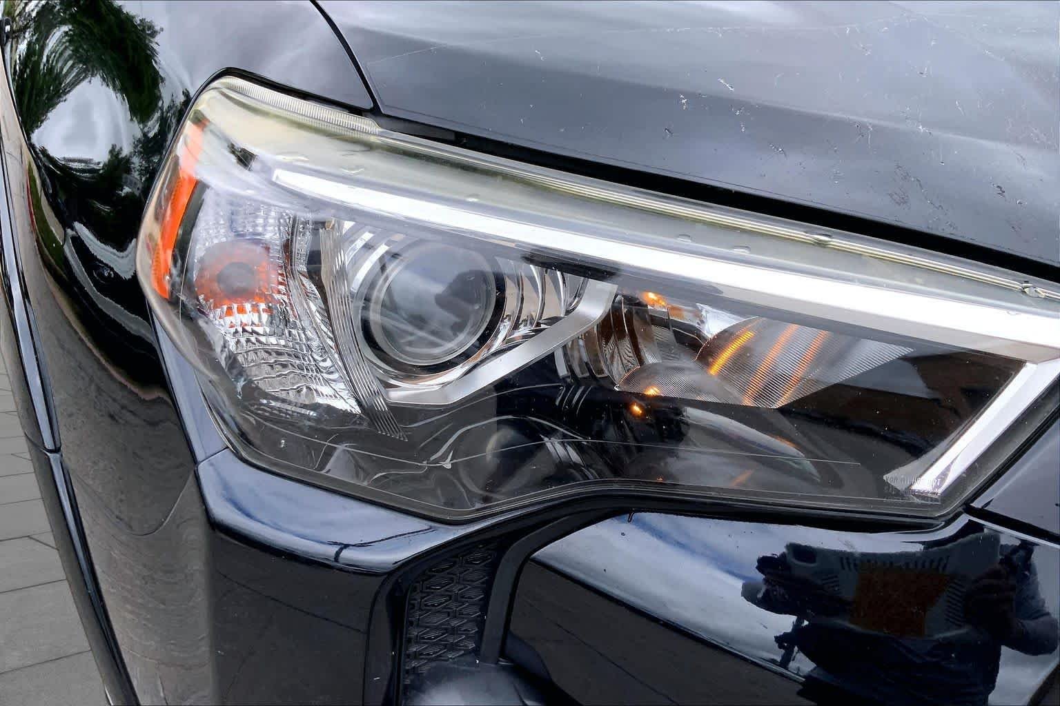 Used 2018 Midnight Black Metallic Toyota SR5 image 26