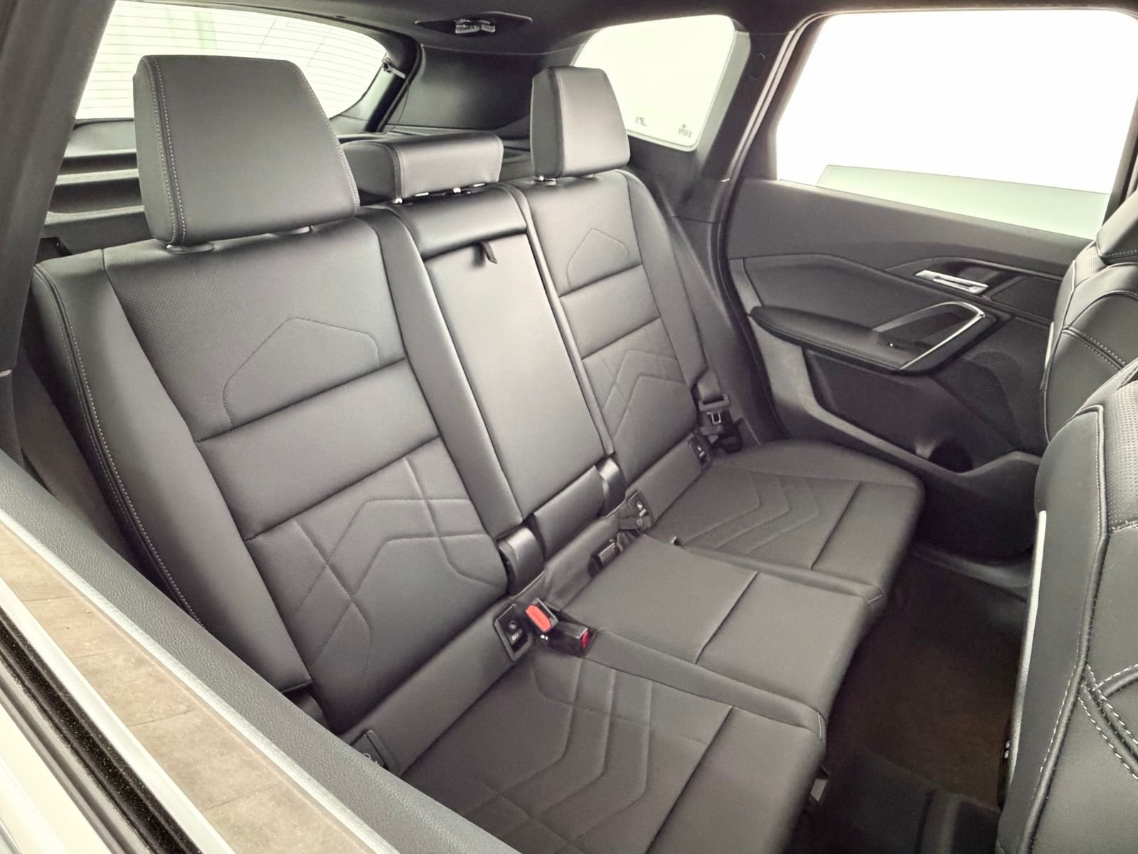 Used 2023 Black Sapphire Metallic BMW xDrive28i image 38