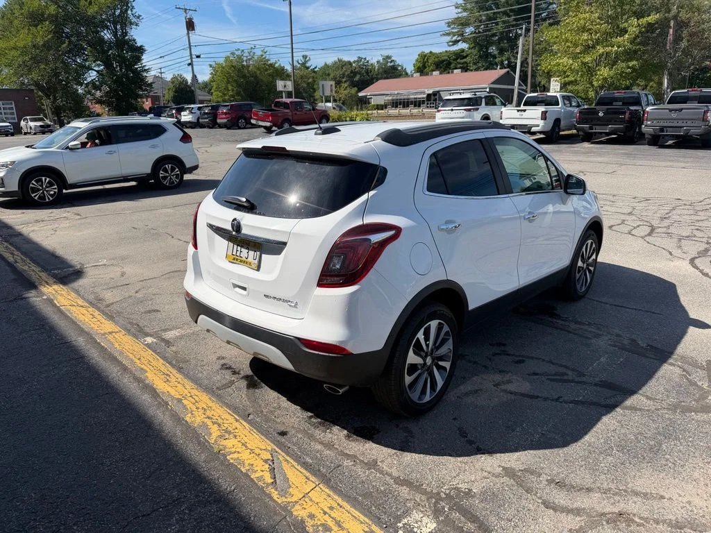 Used 2020 Summit White Buick Essence image 5