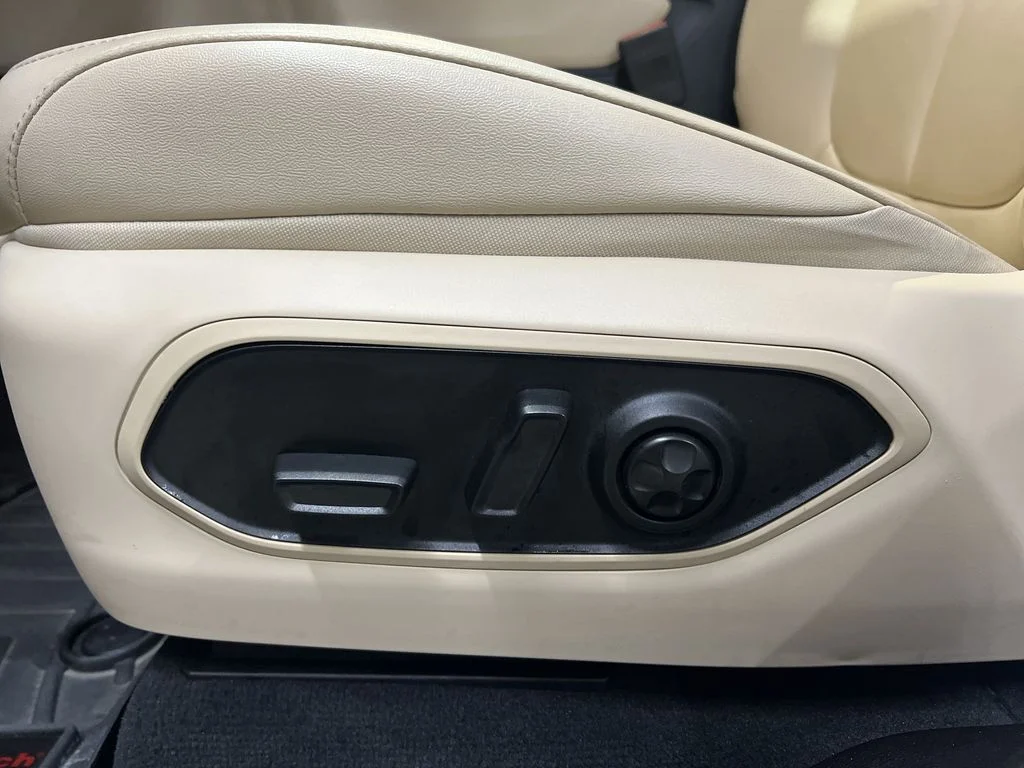 Used 2025 White Jeep Limited image 14