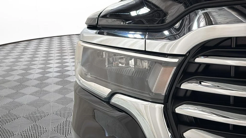 New 2026 Diamond Black Crystal Pearl-Coat Exterior Paint RAM Laramie image 17