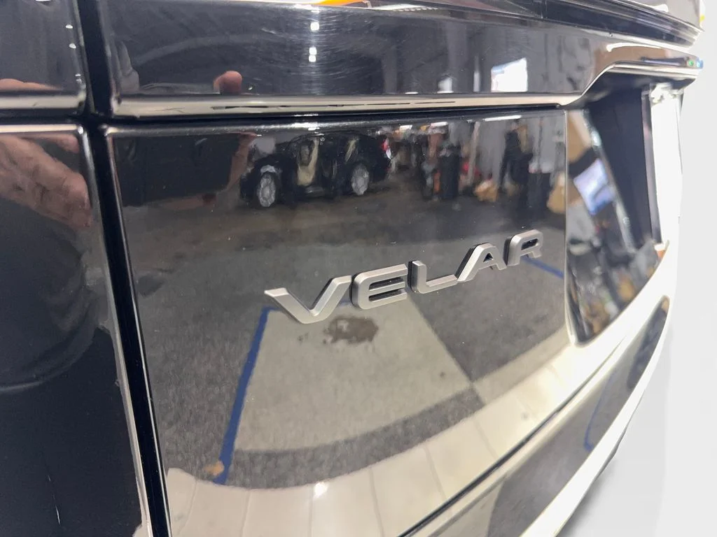Used 2026 Black Land Rover Dynamic SE image 24
