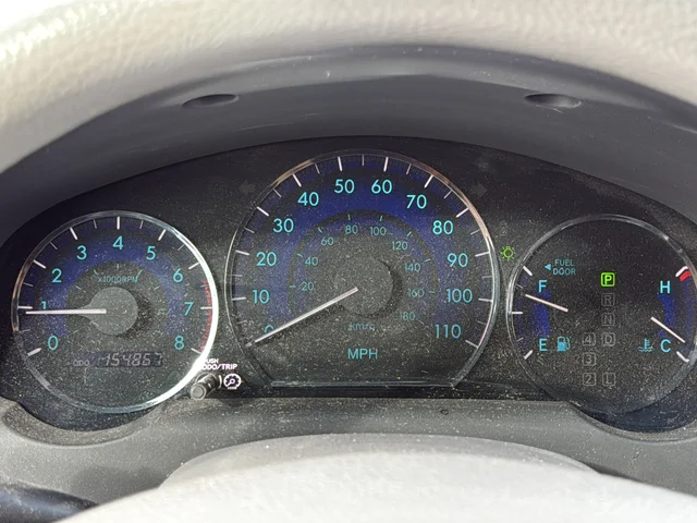 Used 2010 Silver Toyota LE image 23