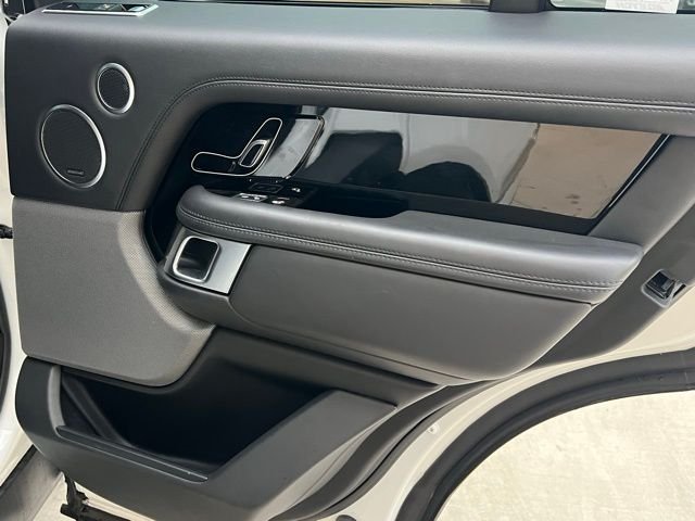 Used 2018 White Land Rover HSE image 30