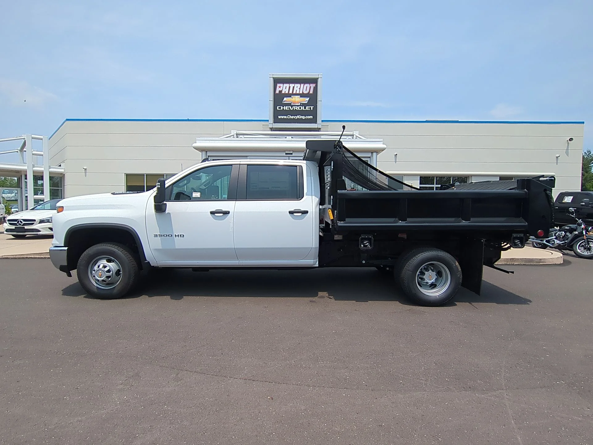 New 2025 Summit White Chevrolet Work Truck image 43