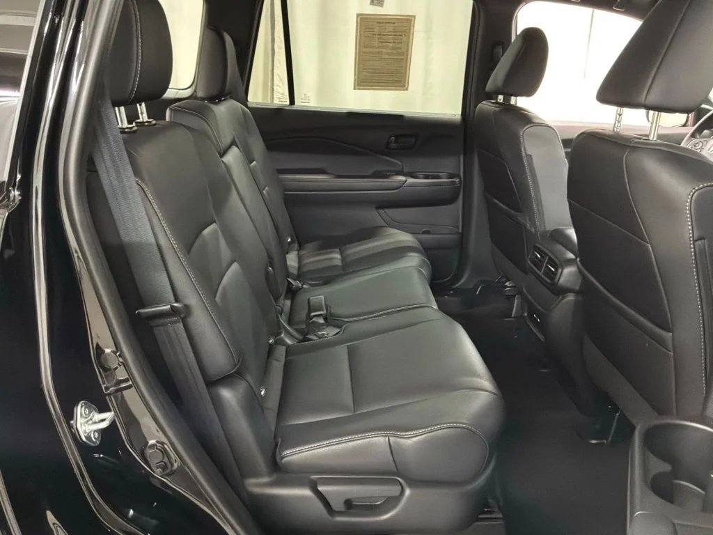 Certified Used 2025 Crystal Black Pearl Honda AWD EX-L image 29