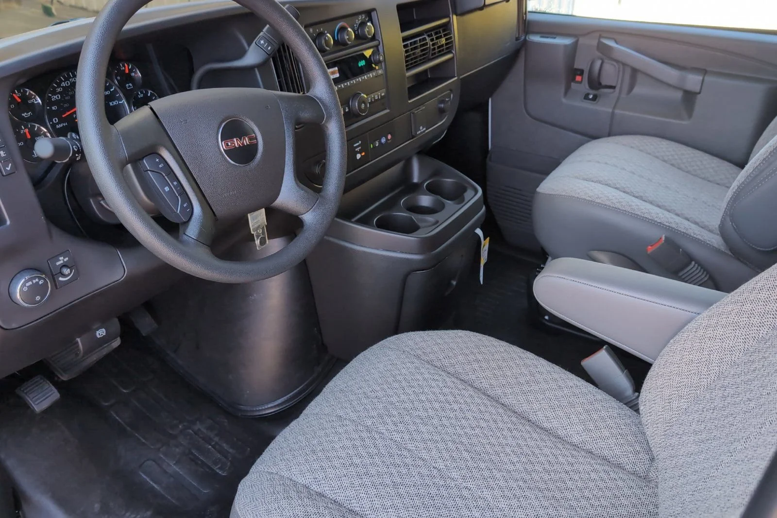 2025 GMC Savana Cargo Work Van - Photo 10