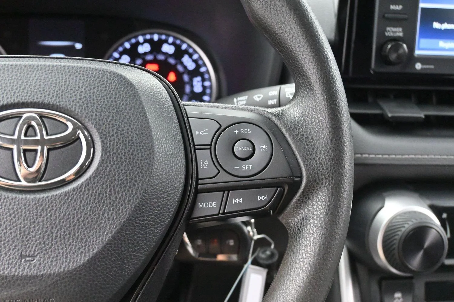 Used 2022 Magnetic Gray Metallic Toyota LE image 15