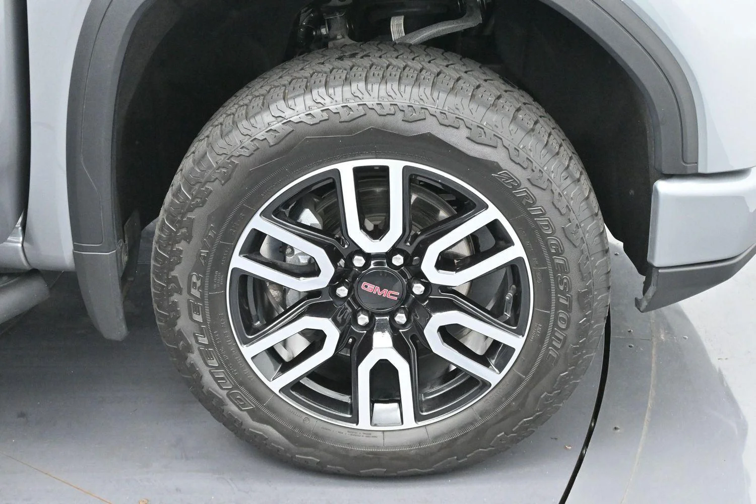 Used 2025 Sterling Metallic GMC AT4 image 34