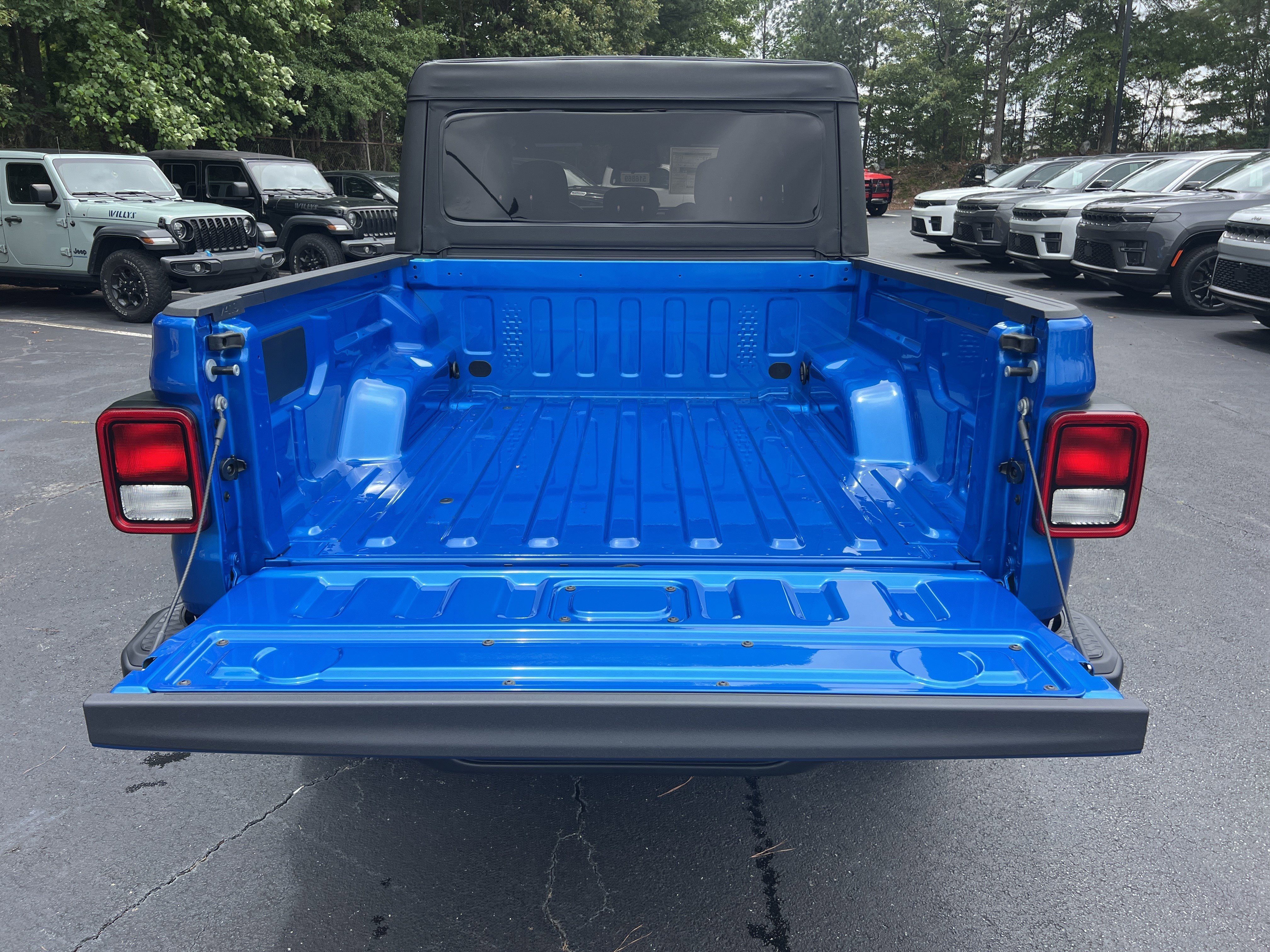 New 2026 Hydro Blue Pearl-Coat Exterior Paint Jeep Sport S image 14