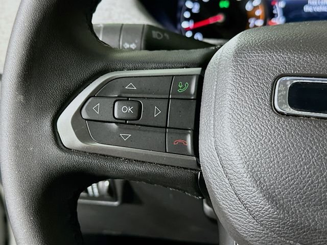 Used 2025 White Jeep Latitude image 15