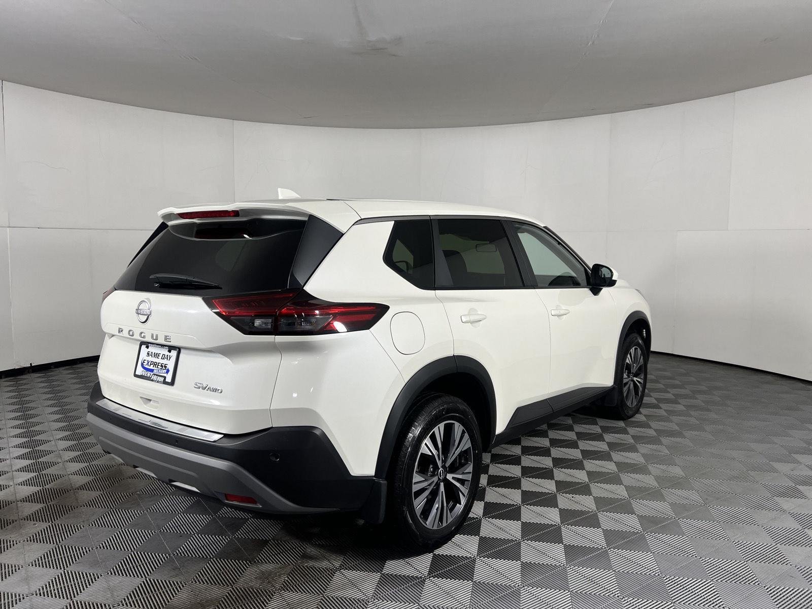 Used 2023 Pearl White Tricoat Nissan SV image 9