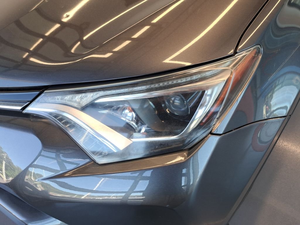 Used 2018 Gray Toyota LE image 35