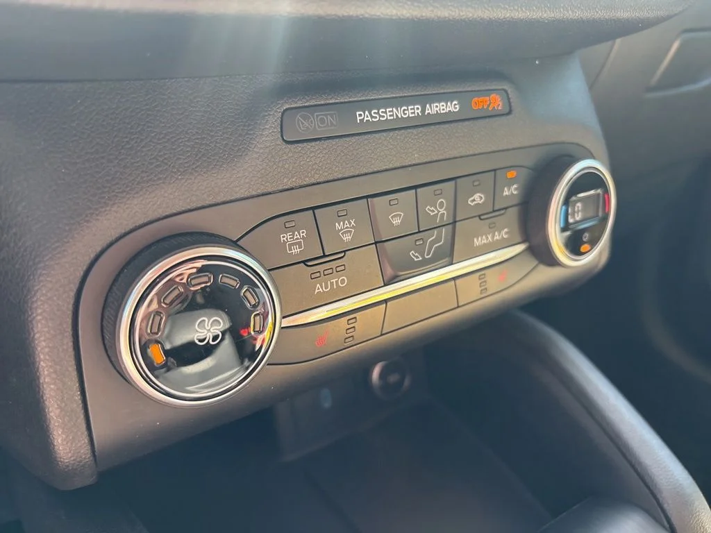 Used 2020 Gray Ford SE image 29