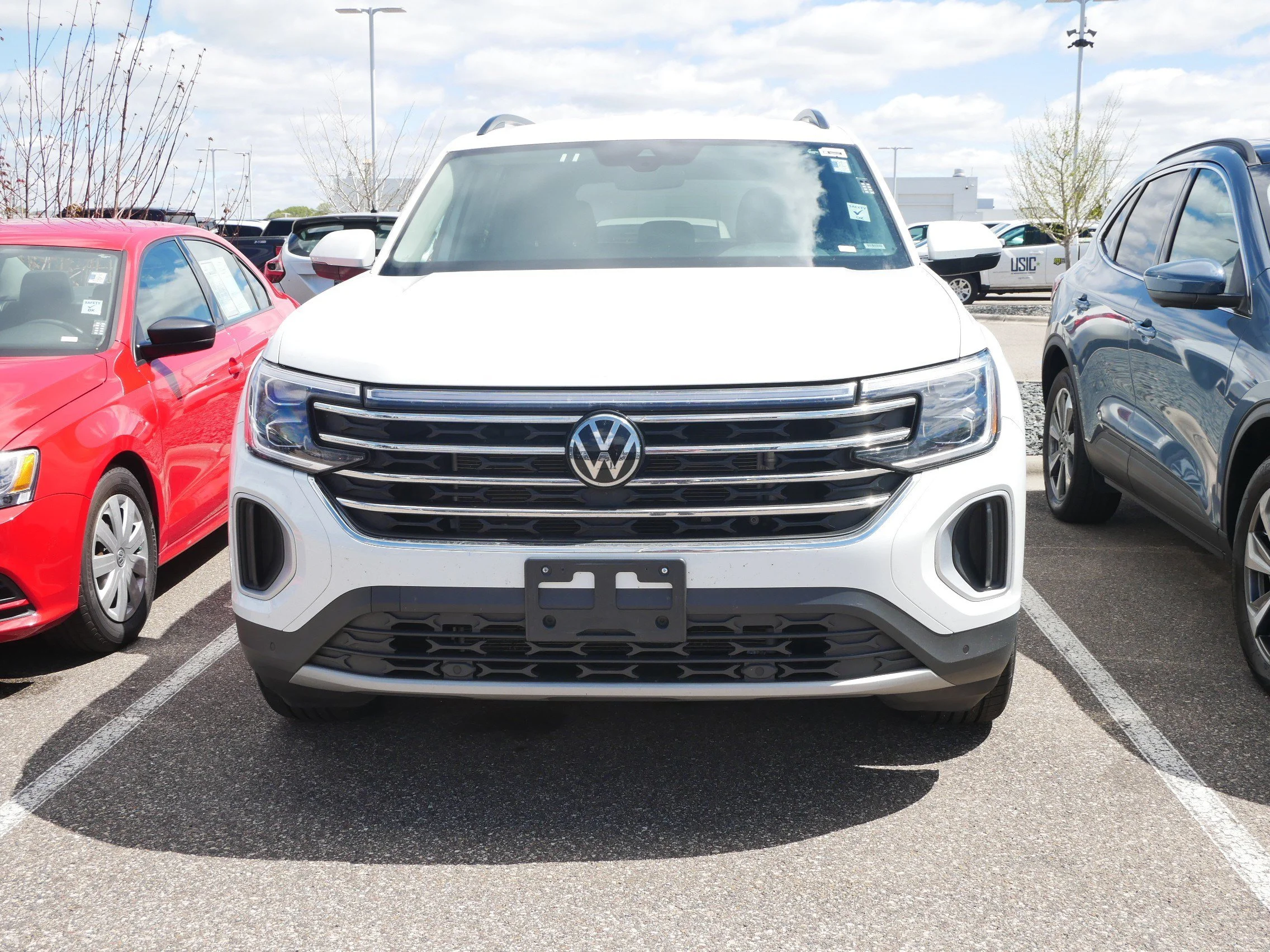 Used 2025 Volkswagen Atlas SE w/Tech with VIN 1V2HR2CA3SC525742 for sale in Brooklyn Center, Minnesota