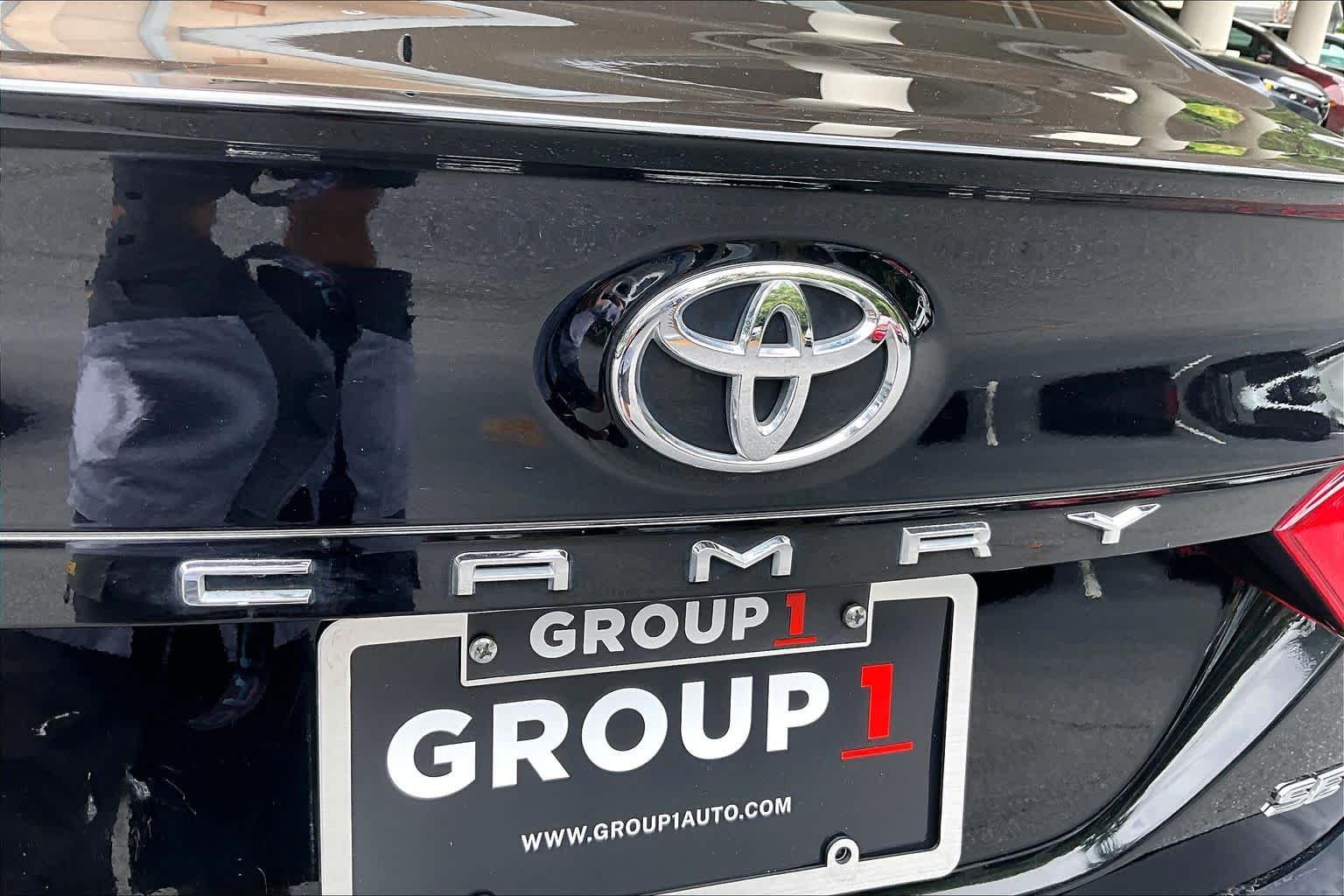 Used 2020 Midnight Black Metallic Toyota SE image 30