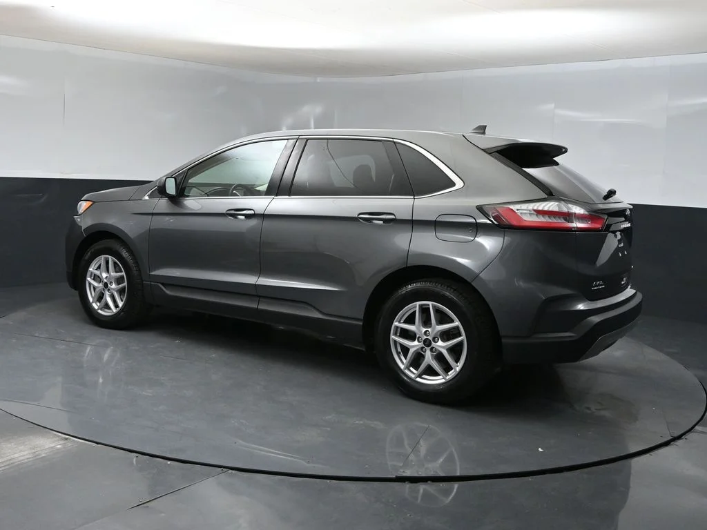 Used 2023 Gray Ford SEL image 5