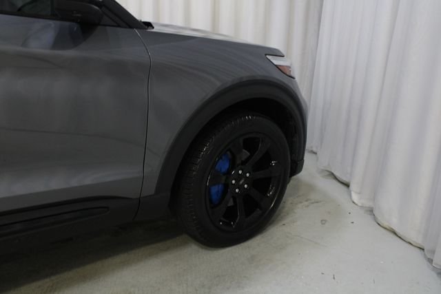 Used 2023 Gray Ford ST-Line image 31