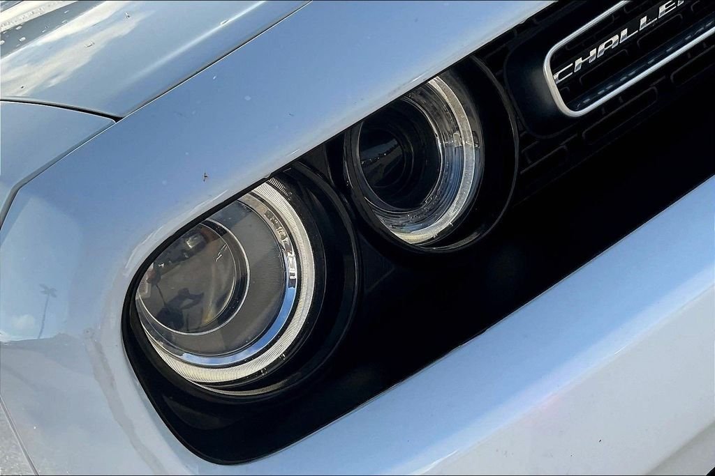 Used 2017 White Knuckle Clearcoat Dodge R/T image 30