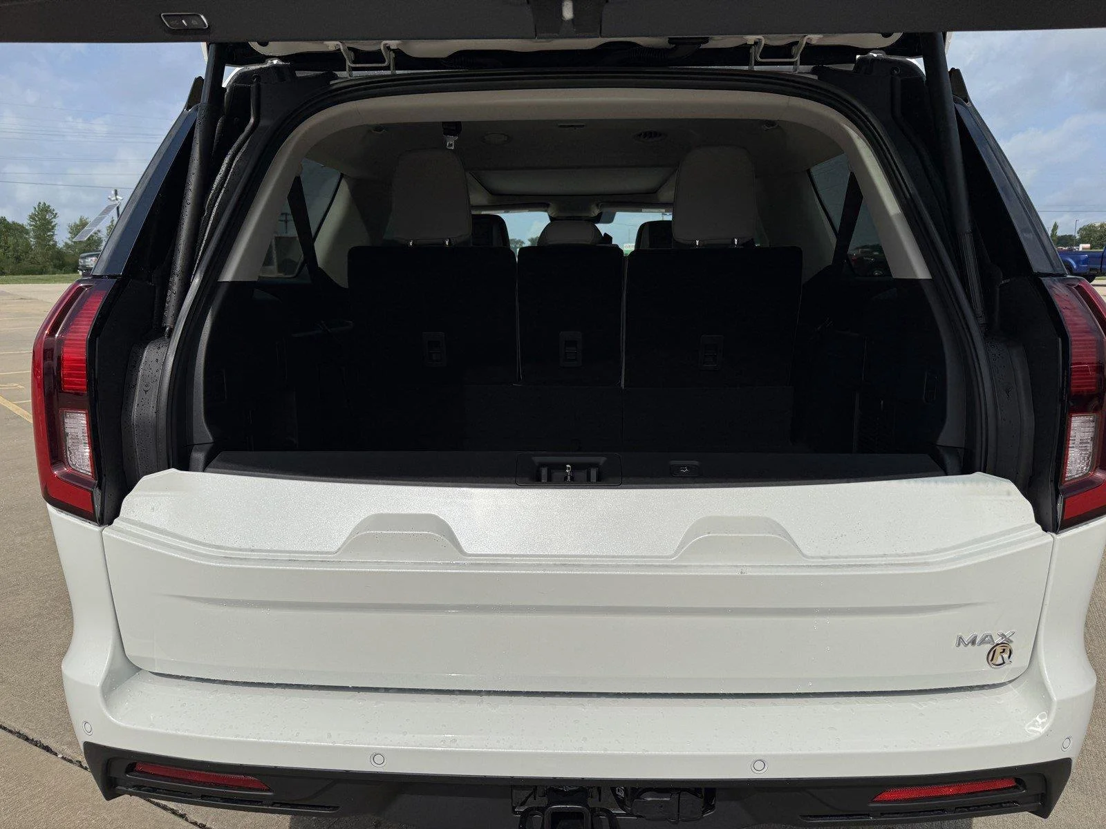 New 2027 Star White Metallic Tri-Coat Ford MAX Active image 9