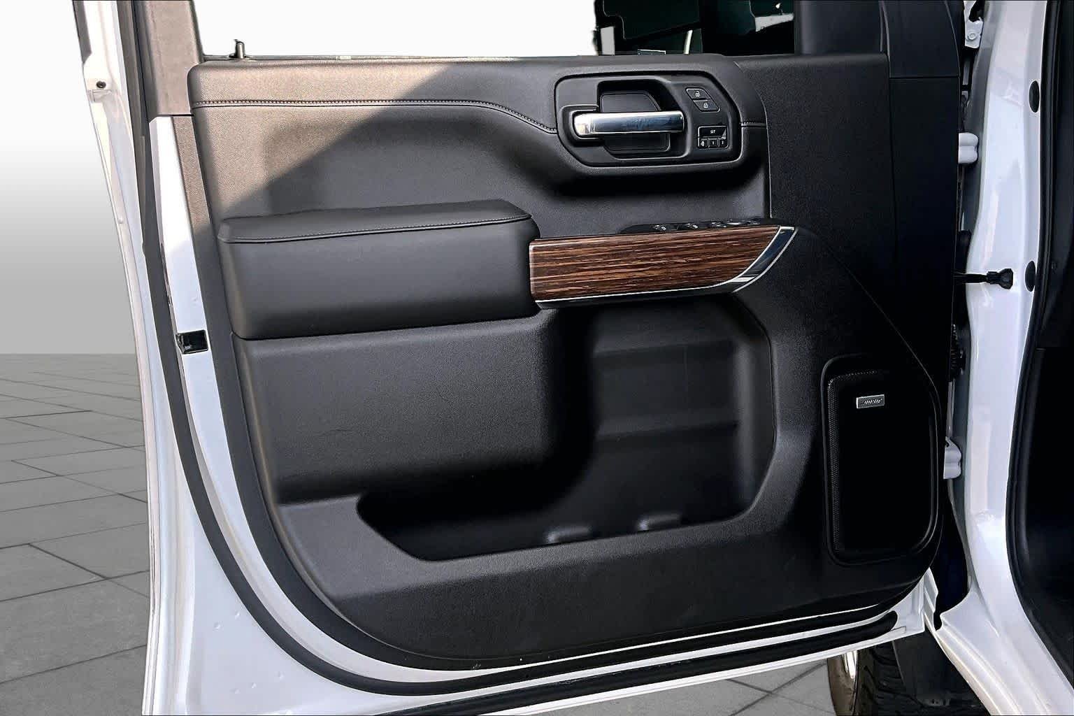 Used 2023 Iridescent Pearl Tricoat Chevrolet High Country image 19