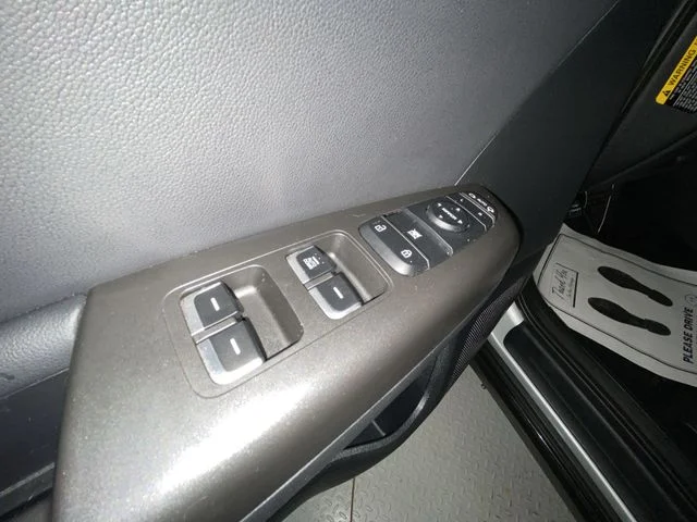 Used 2022 Silver Kia Nightfall image 13