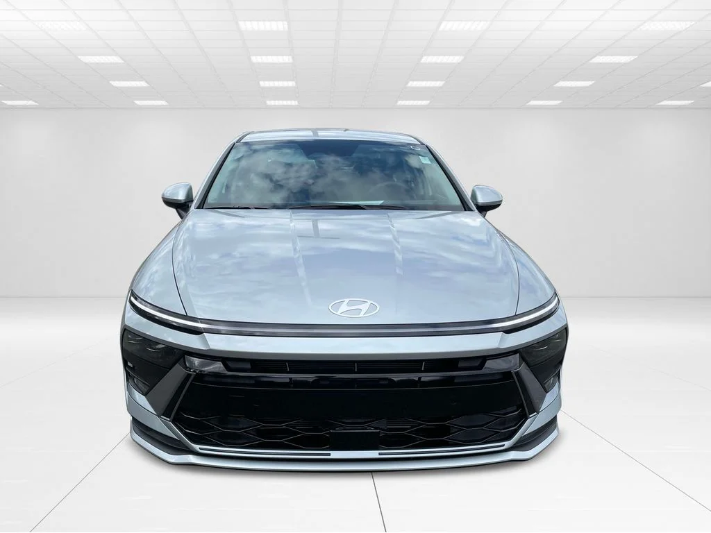New 2025 Silver Hyundai SE image 2