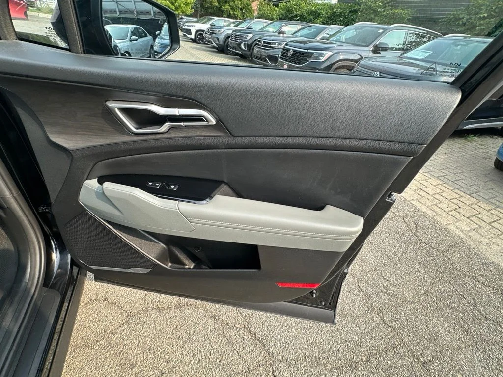 Used 2023 Black Kia X-Line image 35