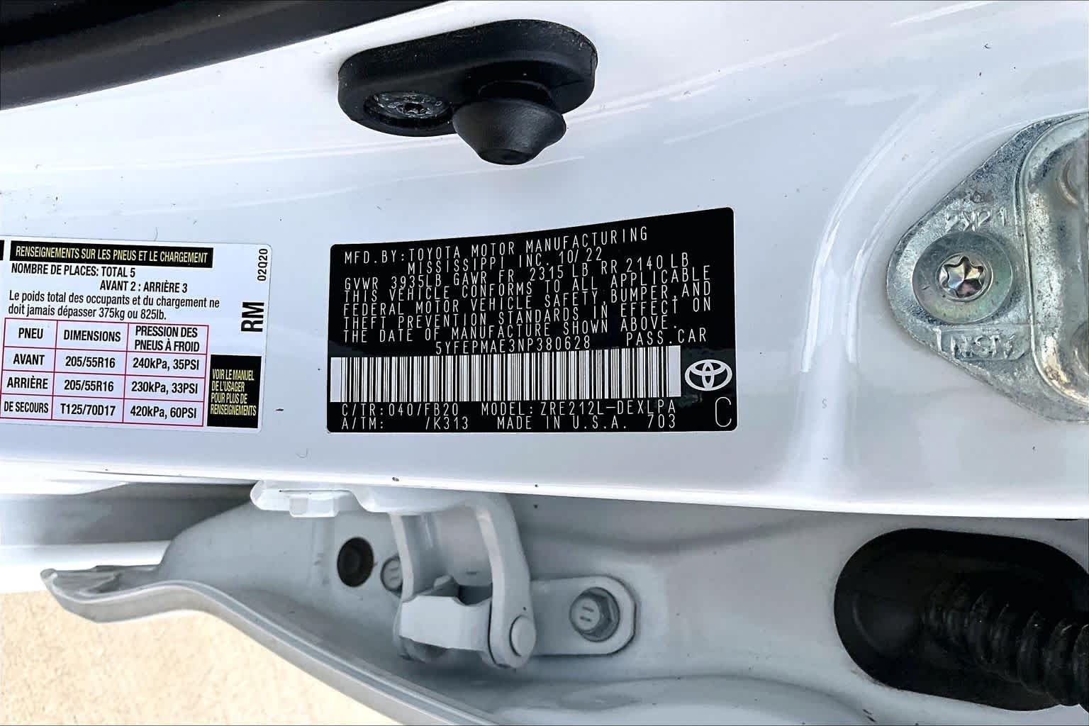 Used 2022 White Toyota LE image 34