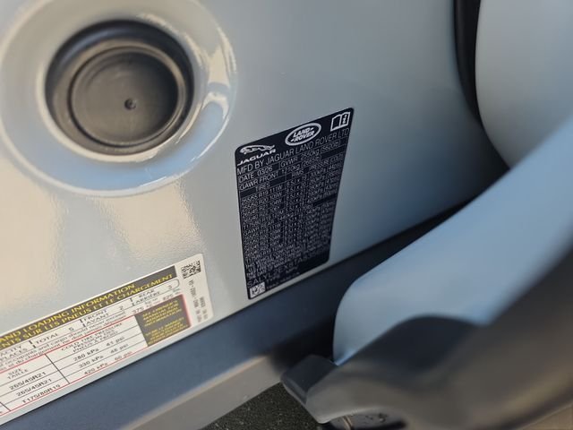 New 2026 Arroios Grey LAND ROVER Dynamic SE image 24