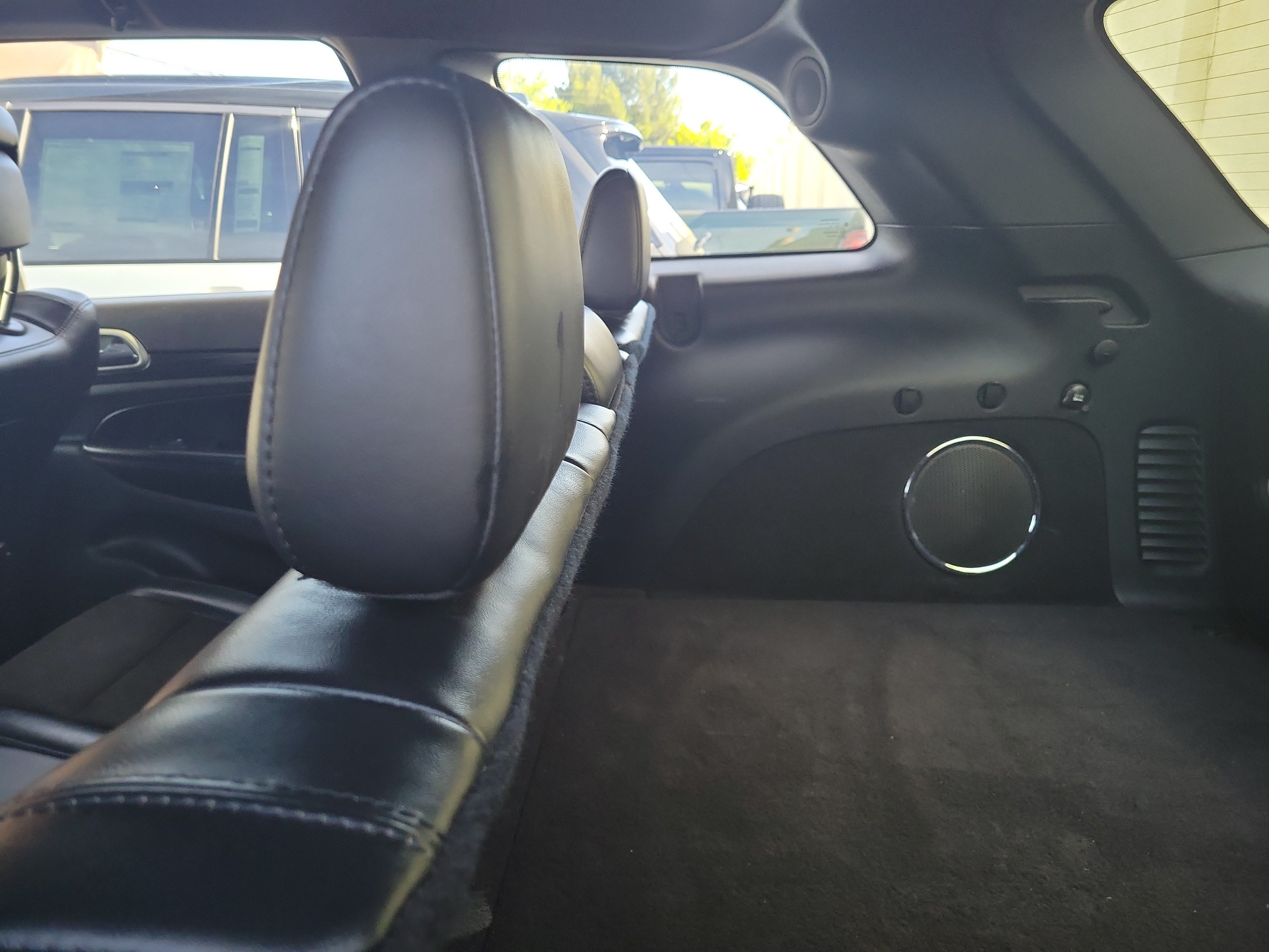 Used 2021 Diamond Black Crystal Pearlcoat Jeep Laredo X image 9