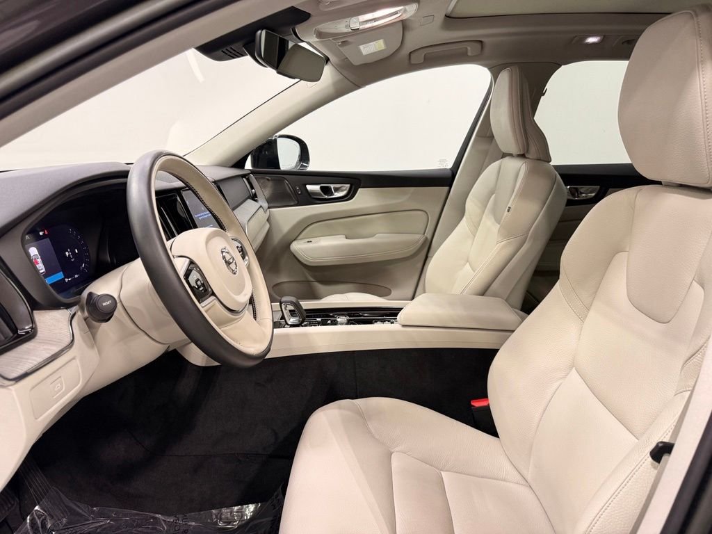 Used 2023 Gray Volvo  image 12