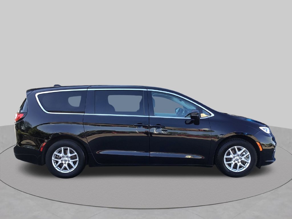 Used 2024 Black Chrysler Touring L image 5