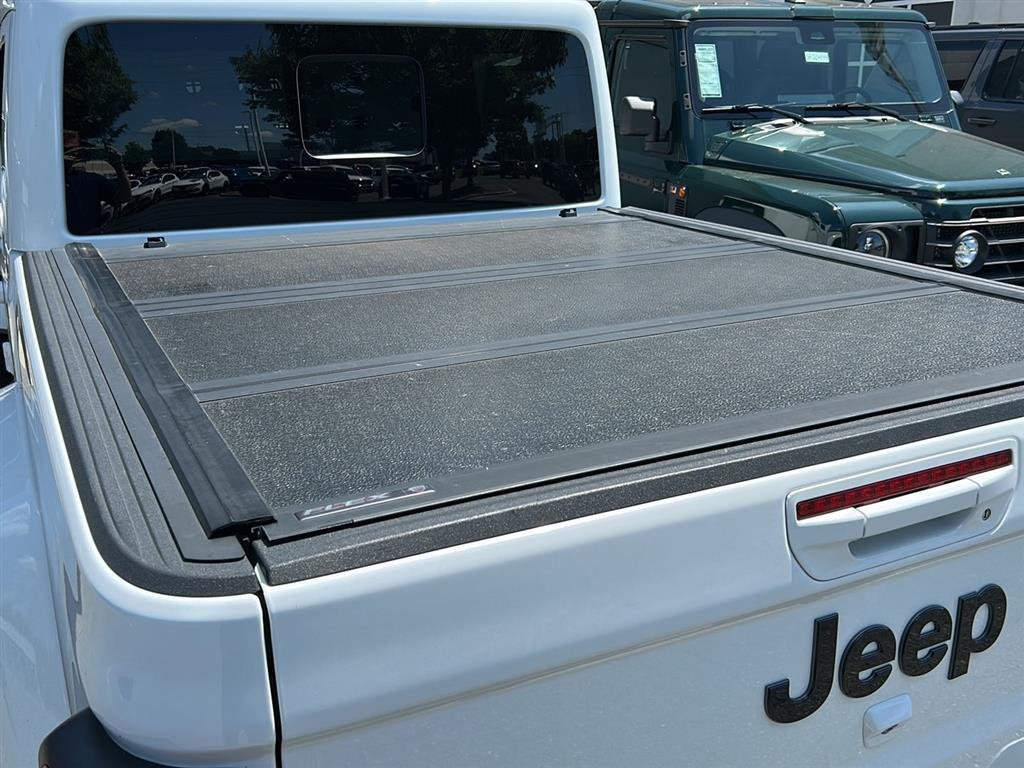 Used 2021 BRIGHT WHITE CLEARCOAT JEEP OVRLND image 11