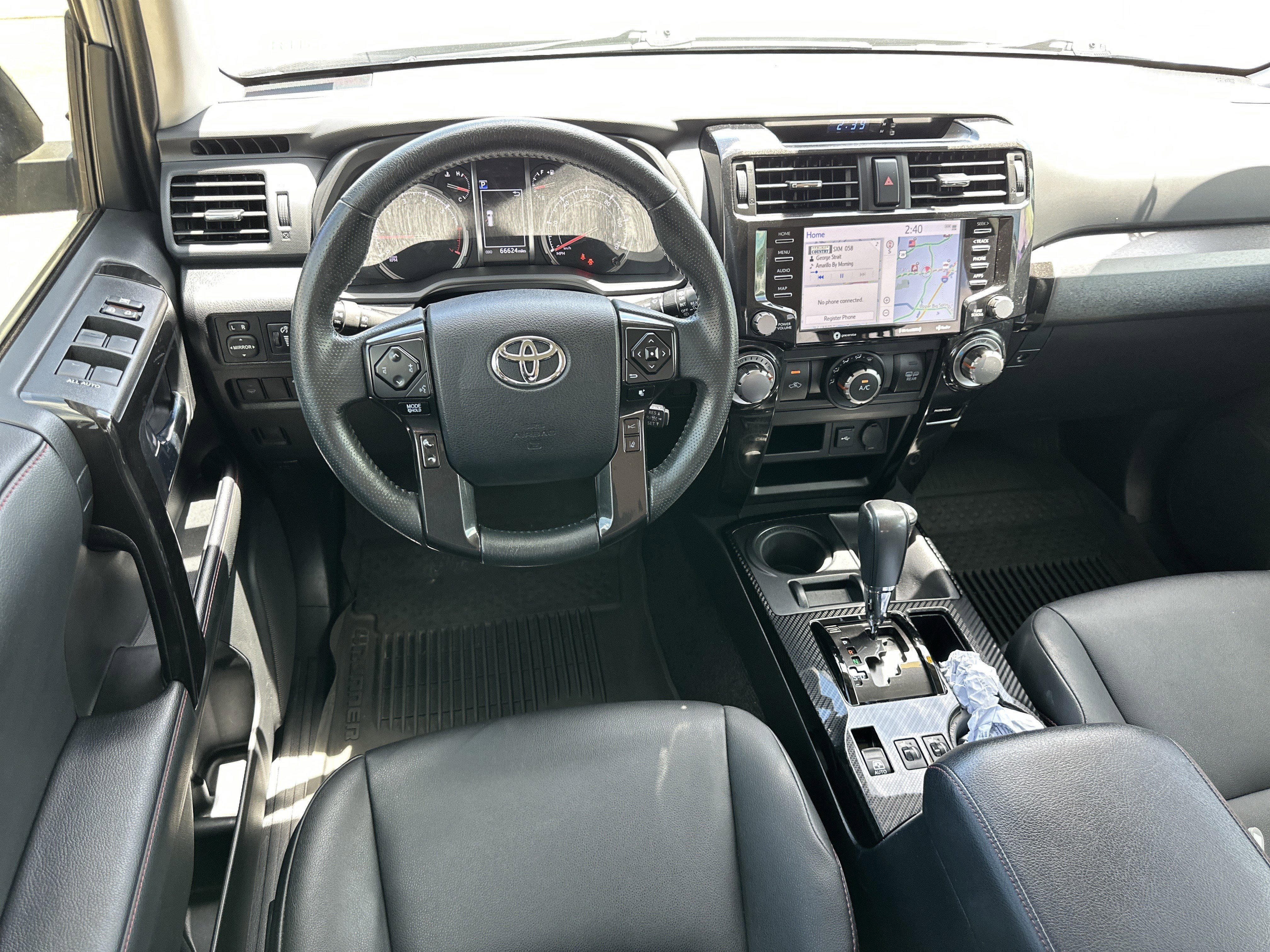 Used 2021 Classic Silver Metallic Toyota Venture image 37