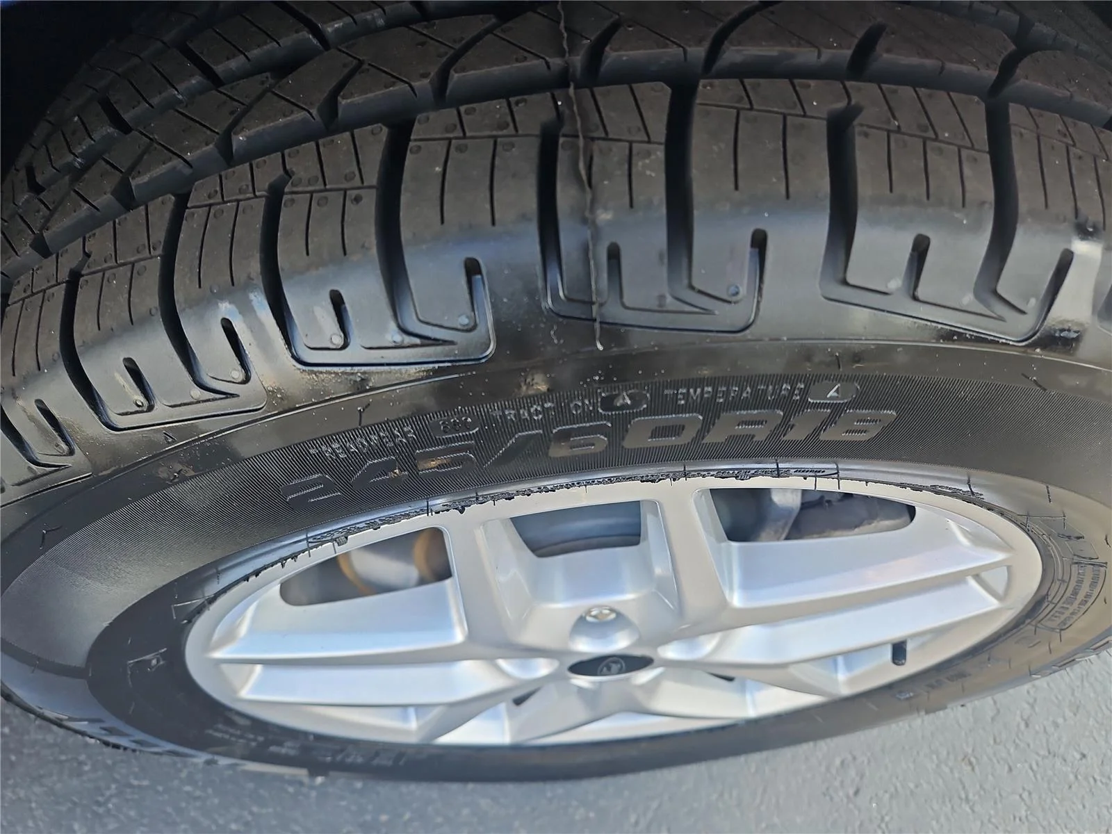 Used 2024 Blue Ford SEL image 3