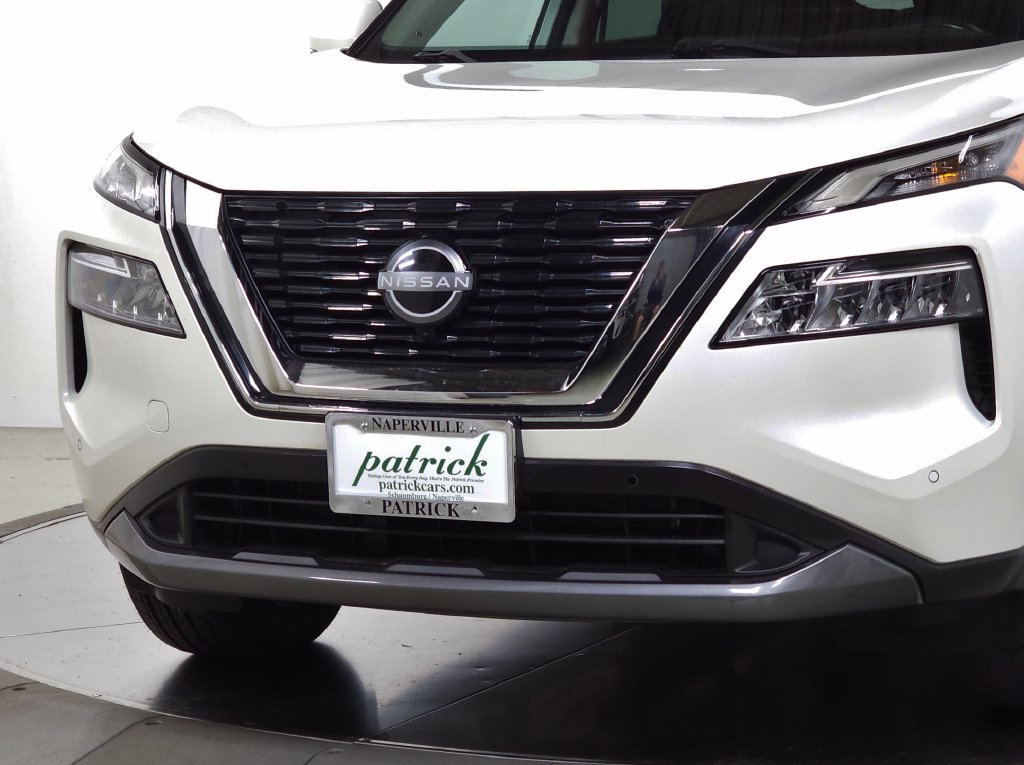 Used 2023 White Nissan SL image 12