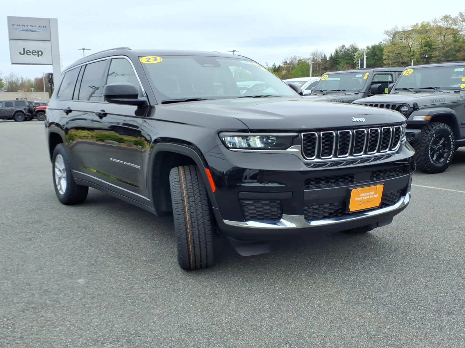 Certified Used 2023 Diamond Black Crystal Pearlcoat Jeep Laredo image 5