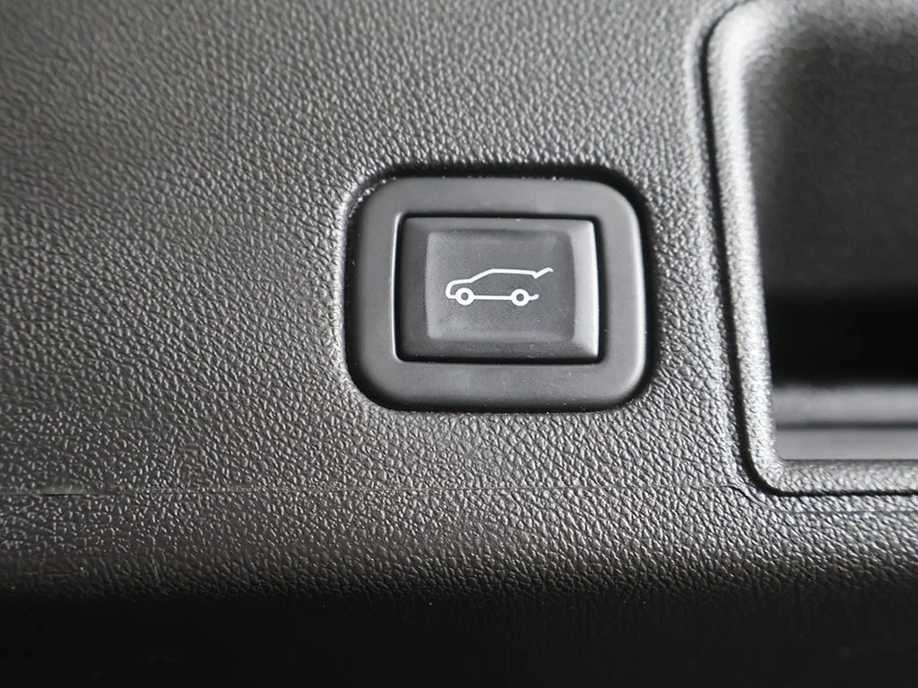Used 2023 Silver GMC SLE image 18