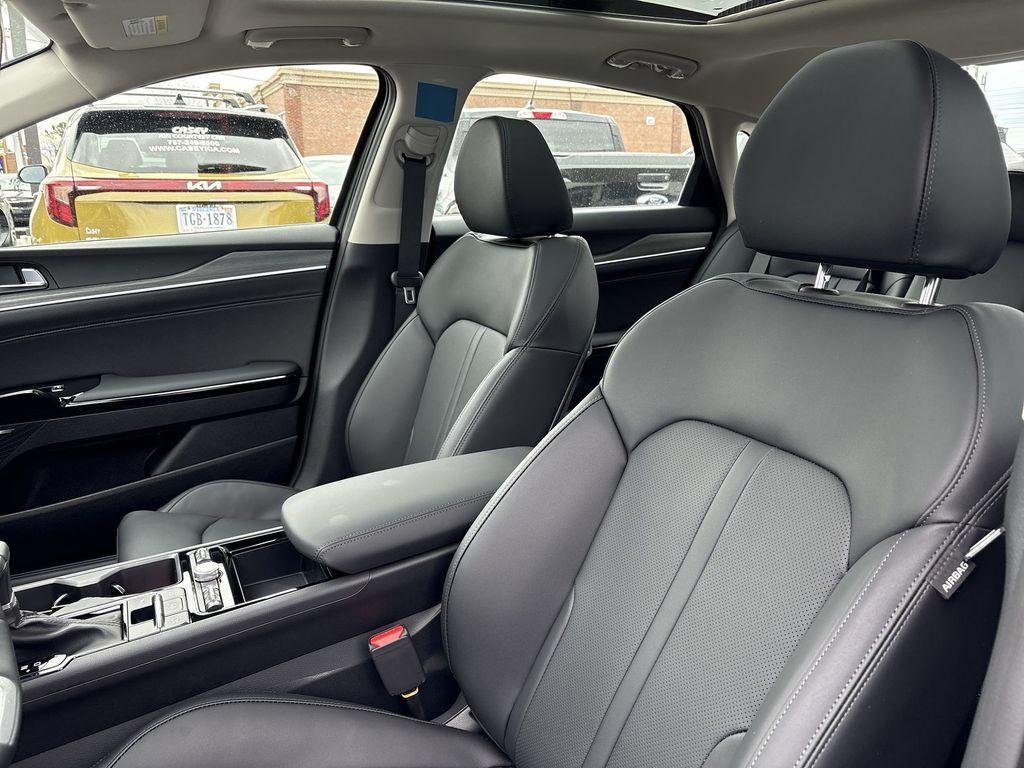 2025 Kia K5 EX - Photo 13