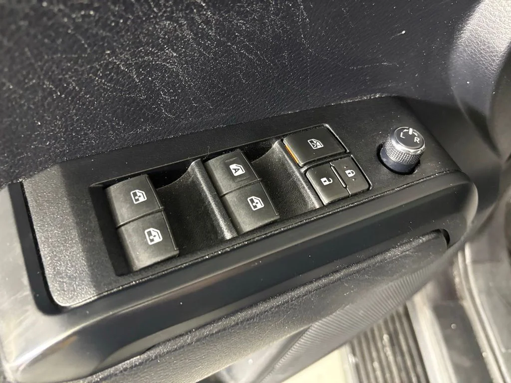 Used 2018 Gray Toyota SR image 16